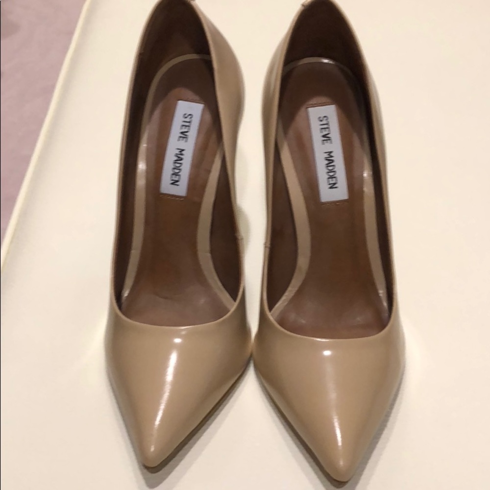Brand new Steve Madden nude heels